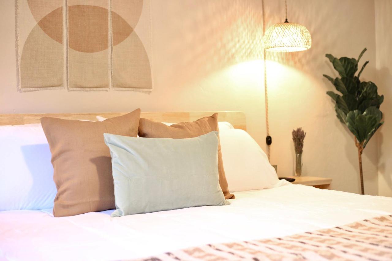 Nomad Retreat King Bed Boutique Condo W Garage Gainesville Ngoại thất bức ảnh