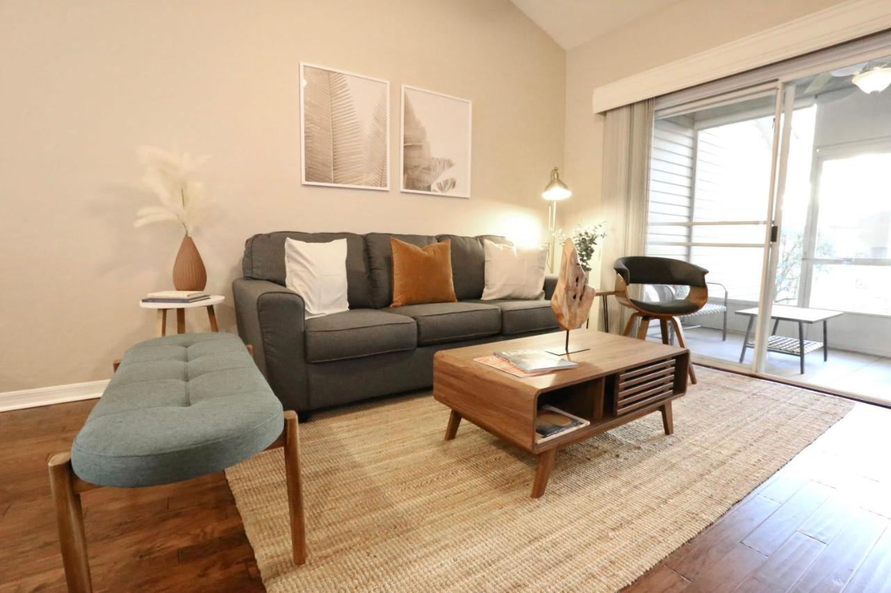Nomad Retreat King Bed Boutique Condo W Garage Gainesville Ngoại thất bức ảnh