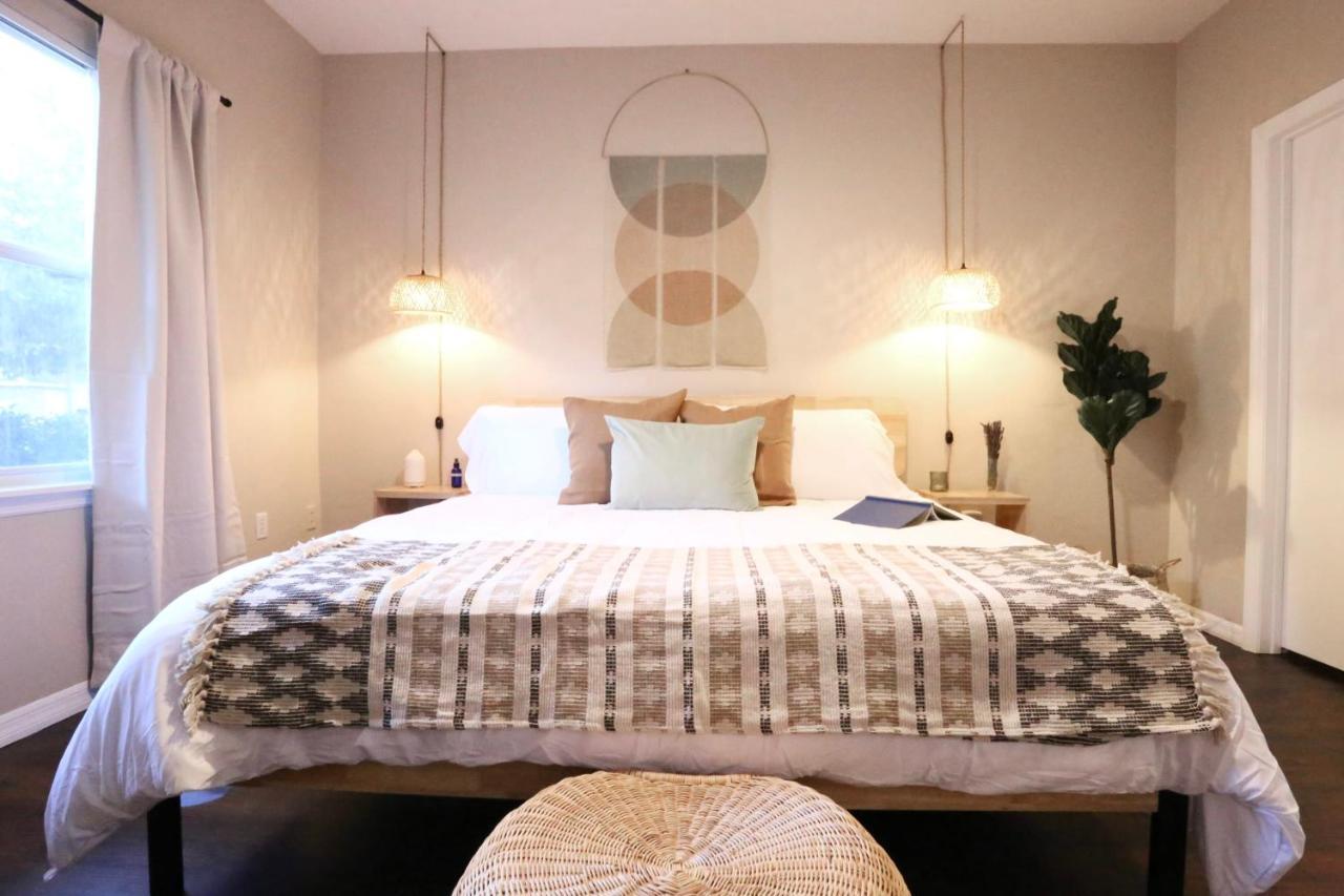 Nomad Retreat King Bed Boutique Condo W Garage Gainesville Ngoại thất bức ảnh