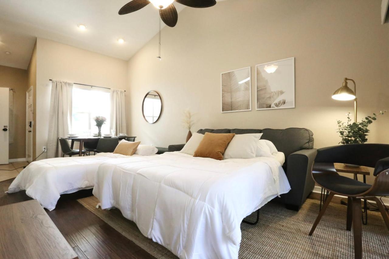 Nomad Retreat King Bed Boutique Condo W Garage Gainesville Ngoại thất bức ảnh
