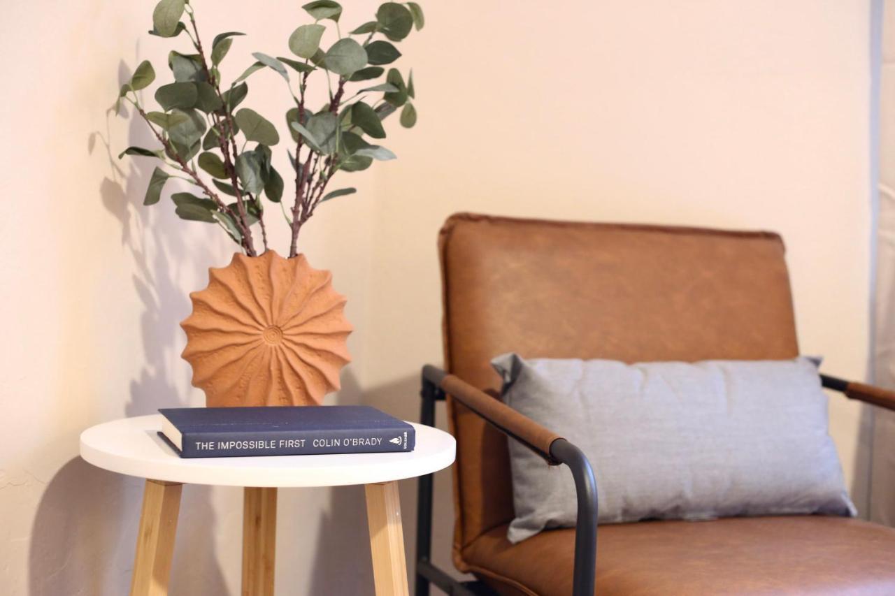 Nomad Retreat King Bed Boutique Condo W Garage Gainesville Ngoại thất bức ảnh