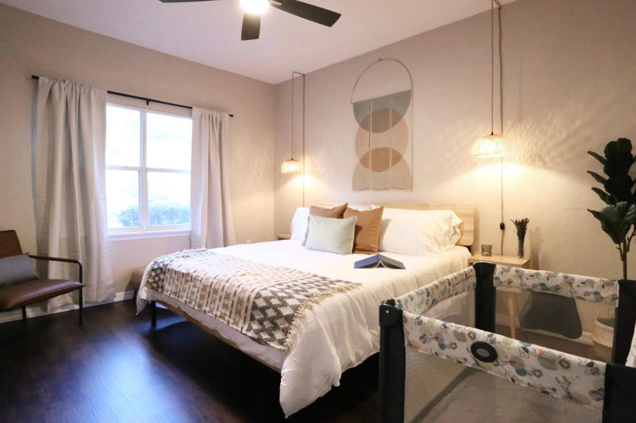 Nomad Retreat King Bed Boutique Condo W Garage Gainesville Ngoại thất bức ảnh